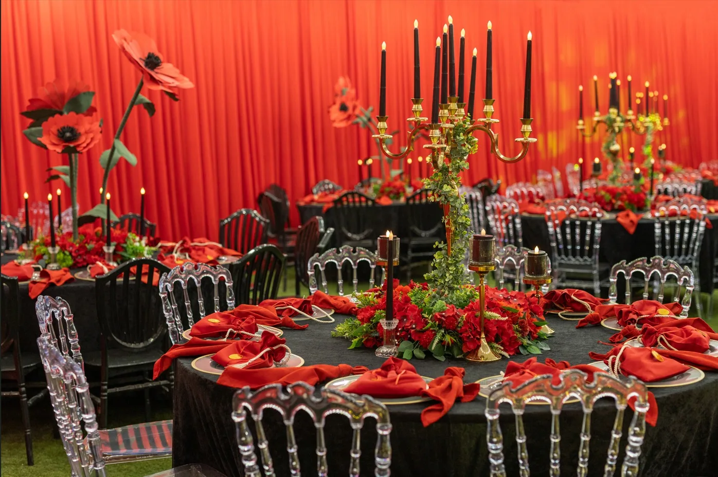 Gold Glassy candelabras rented for a wedding table in Izmir