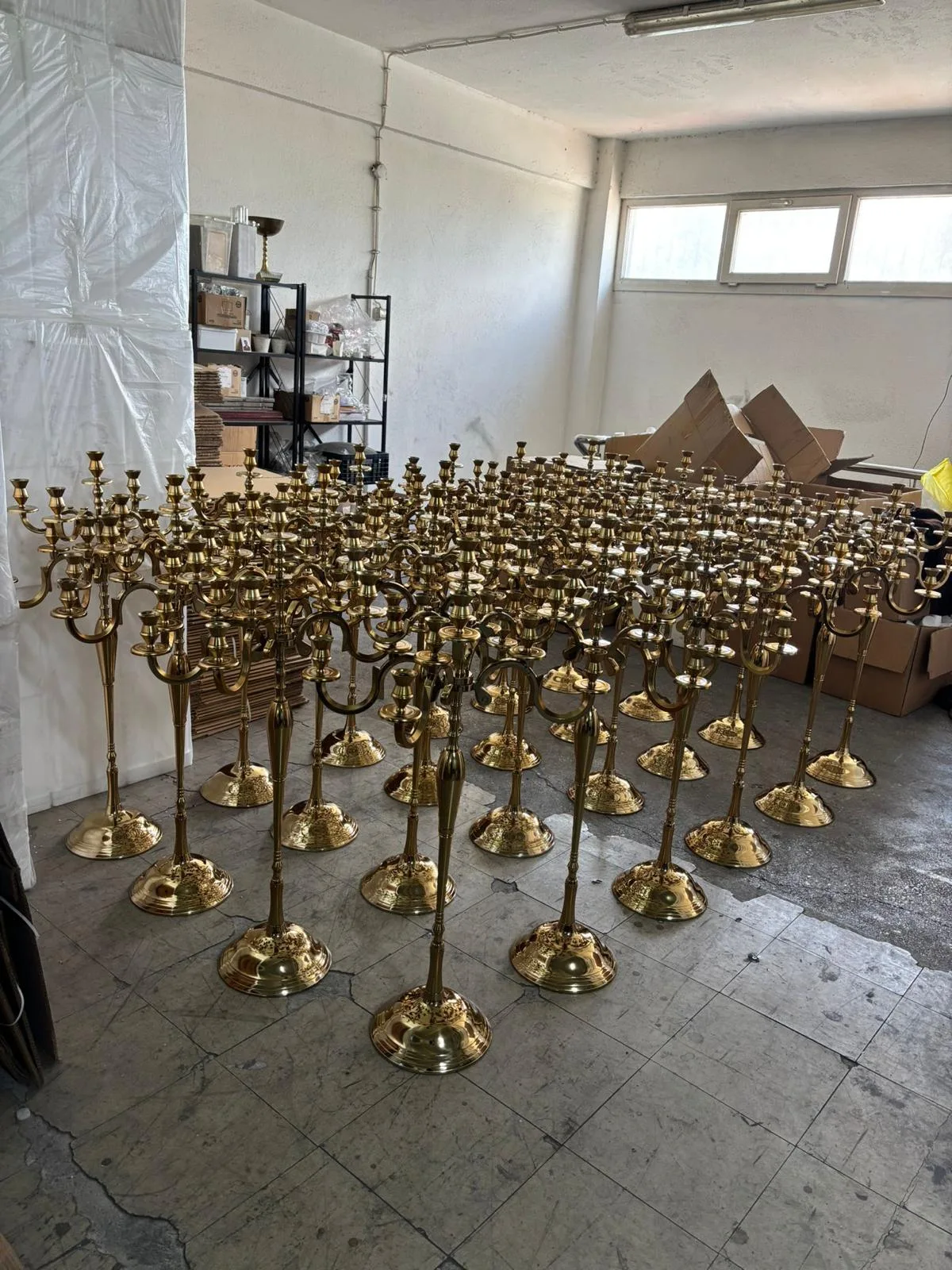 Glassy atölyesinde toptan şamdan üretiminde kullanılan alüminyum parçalar